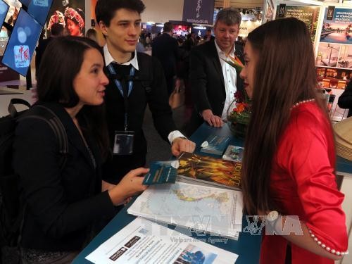 Landkarten Vietnams bei Tourismusmesse ITB in Berlin vorgestellt - ảnh 1